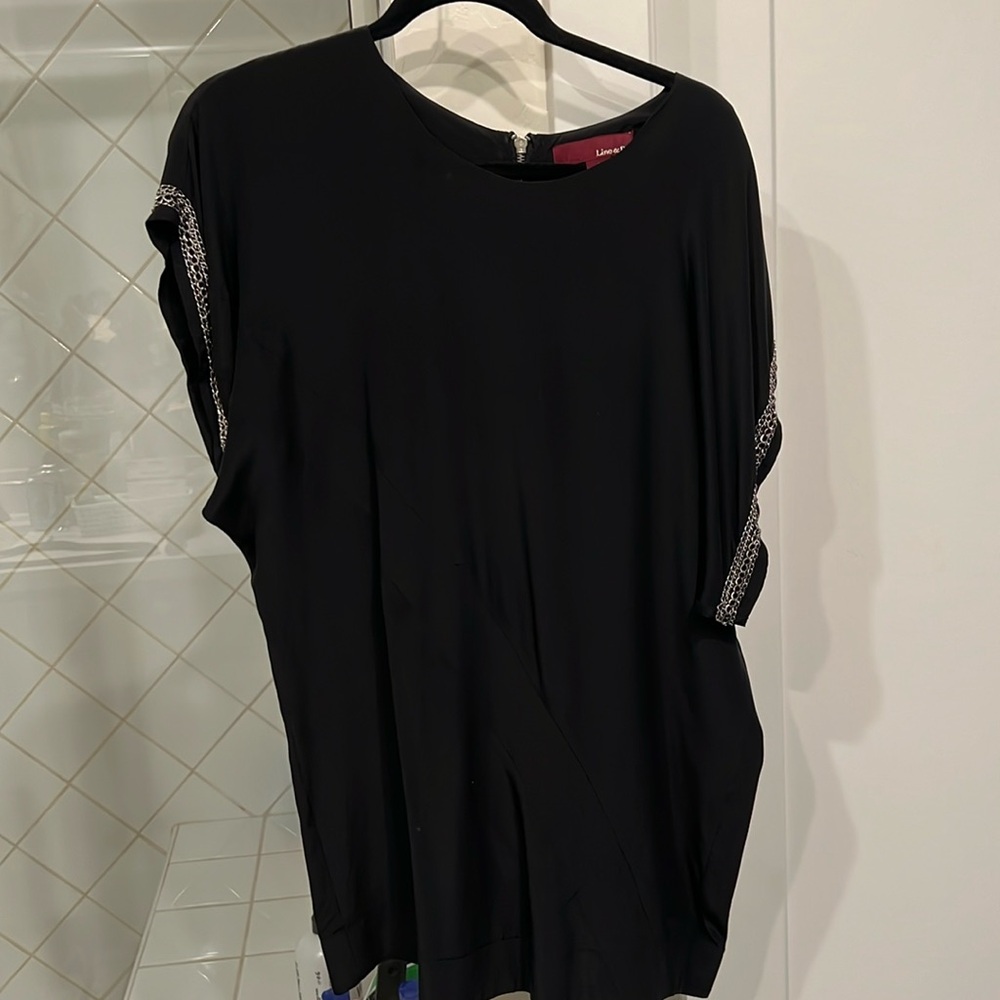 Black tunic with detail sleeve